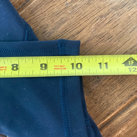 Lululemon Invigorate High Rise Short 10" Navy Size 4 Side Pockets - Picture 7 of 8